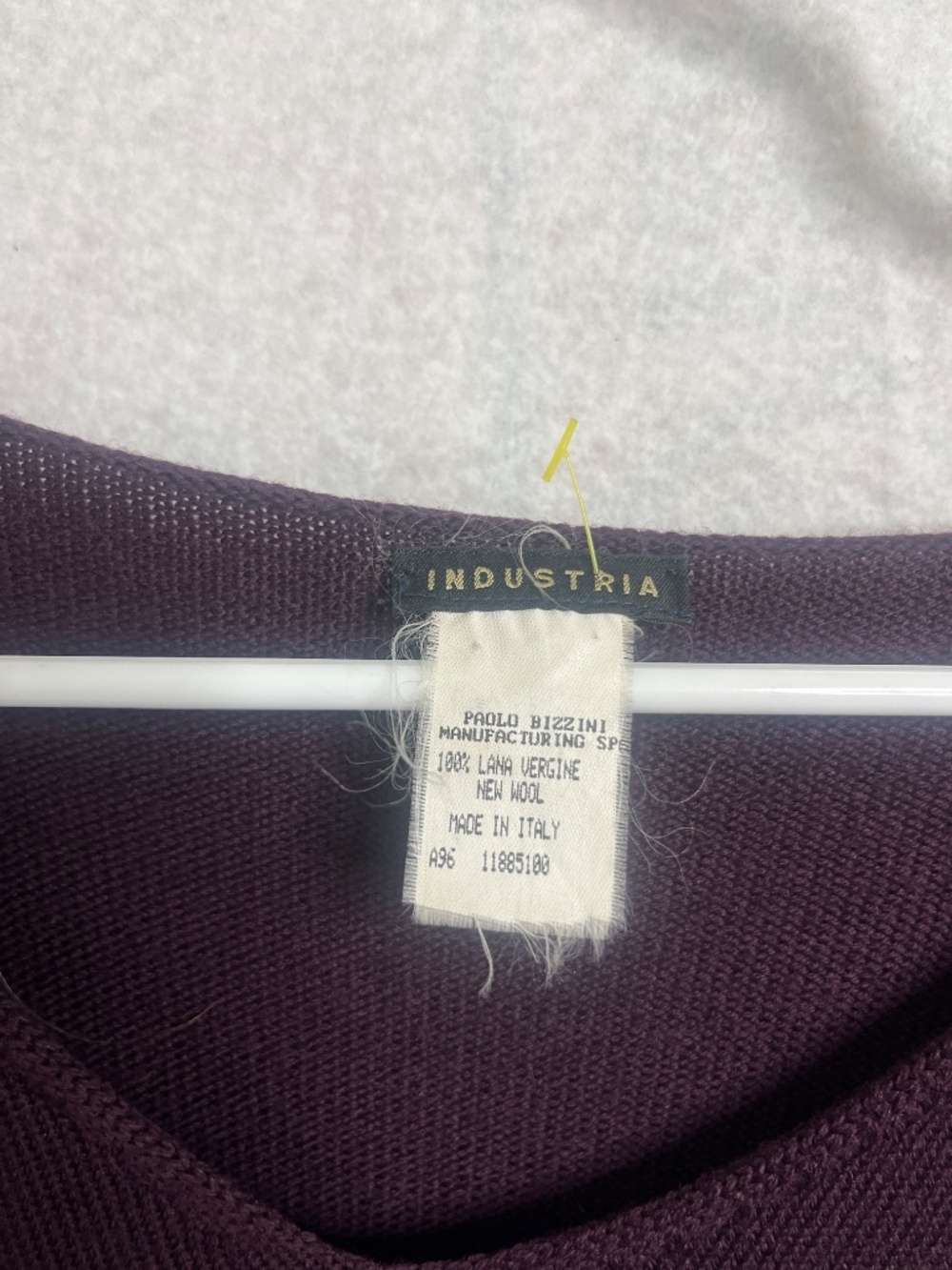 Industria Italian Wool Sweater Plum V-Neck Lightweight Knit - Picture 3 of 3